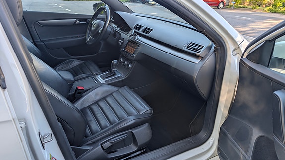 Volkswagen Passat 11 of 17