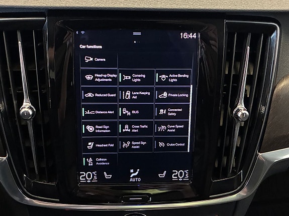 Volvo V90 Cross Country 21 of 23