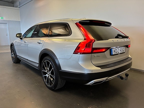 Volvo V90 Cross Country 6 of 23