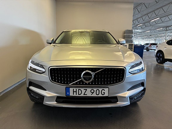 Volvo V90 Cross Country 2 of 23