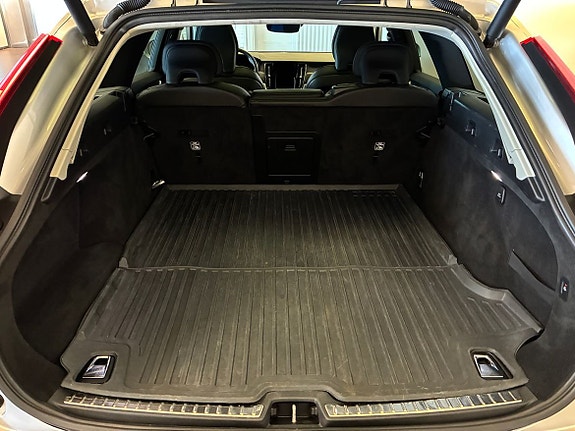 Volvo V90 Cross Country 8 of 23