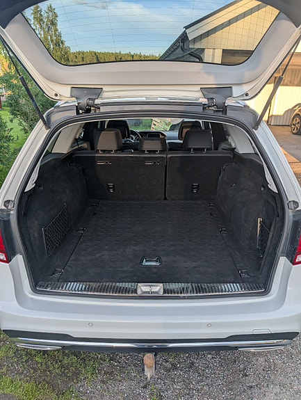 Mercedes-Benz E220 7 of 7