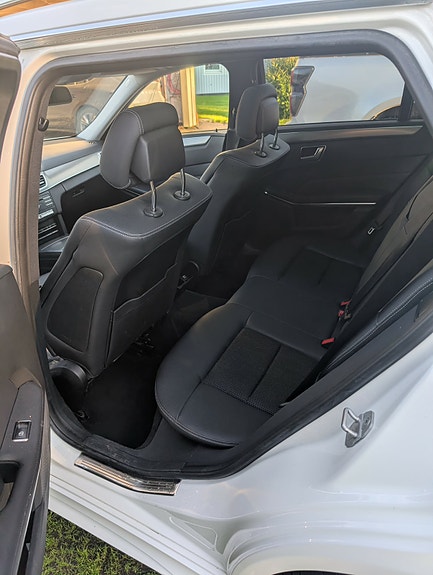 Mercedes-Benz E220 5 of 7