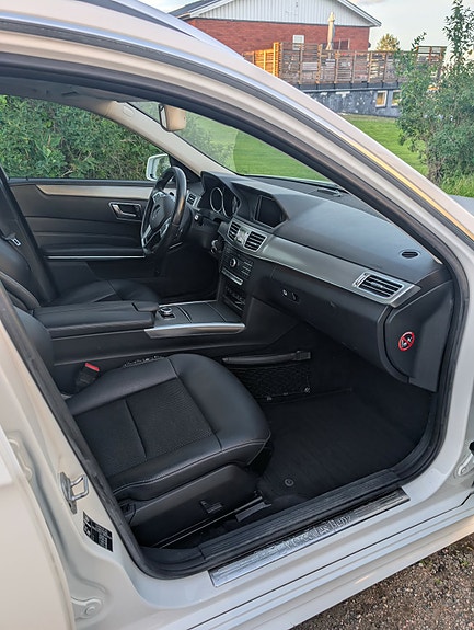 Mercedes-Benz E220 4 of 7
