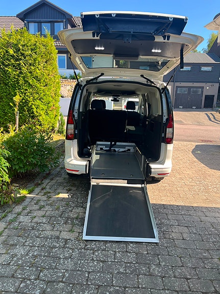 Volkswagen Caddy Maxi 3 of 6