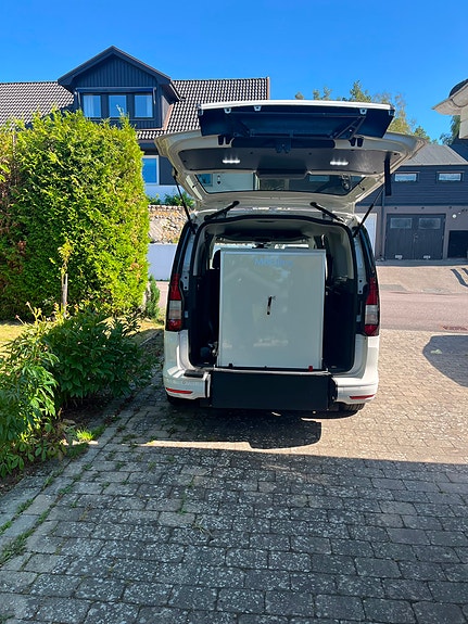 Volkswagen Caddy Maxi 2 of 6