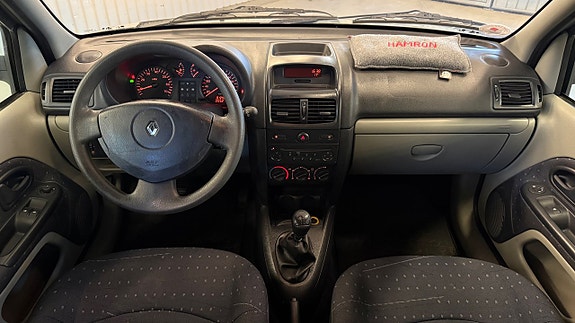 Renault Clio 12 of 19