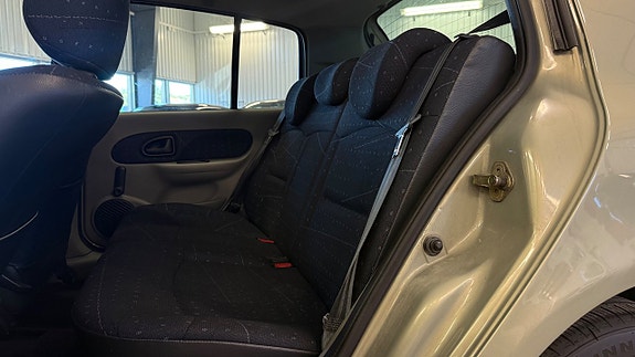 Renault Clio 18 of 19