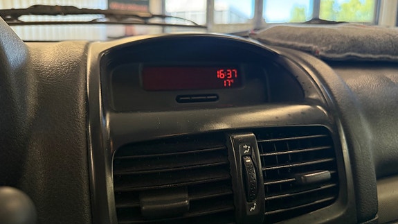 Renault Clio 15 of 19