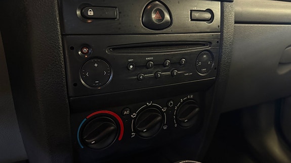 Renault Clio 14 of 19