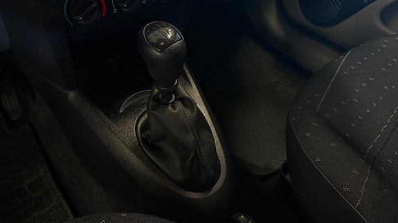 Renault Clio 13 of 19