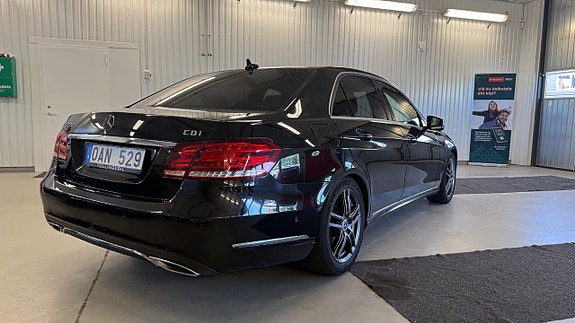 Mercedes-Benz E220 8 of 23