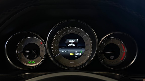 Mercedes-Benz E220 18 of 23