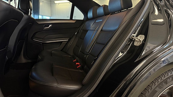 Mercedes-Benz E220 22 of 23