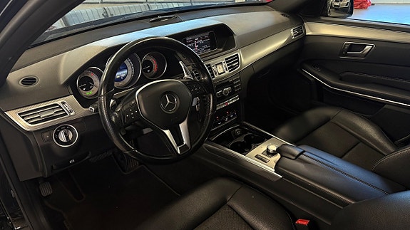 Mercedes-Benz E220 12 of 23