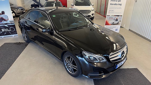 Mercedes-Benz E220 2 of 23