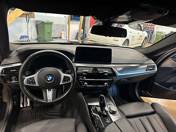 BMW 530e 5 of 5