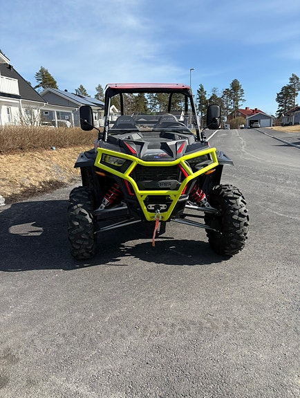 Polaris RZR 1000 3 of 8
