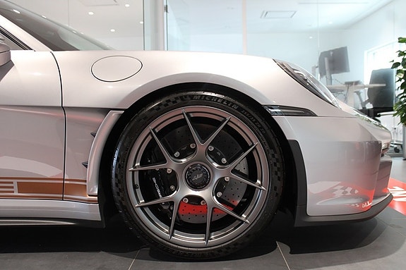 Porsche 992 7 of 27