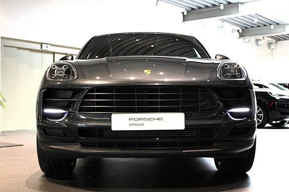 Porsche Macan 5 of 16