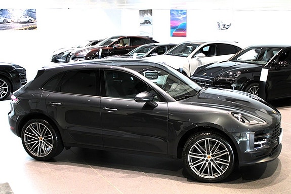 Porsche Macan 7 of 16