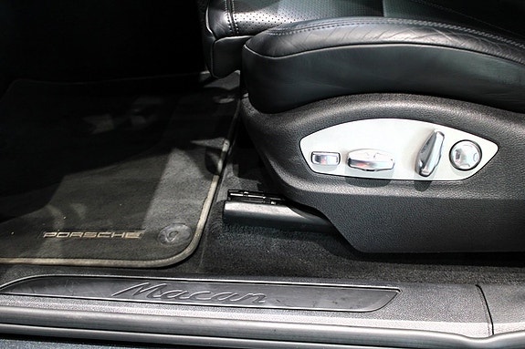 Porsche Macan 12 of 16