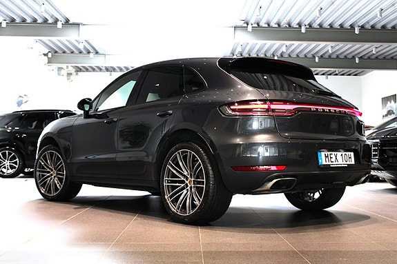 Porsche Macan 2 of 16