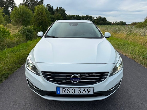 Volvo V60 2 of 20