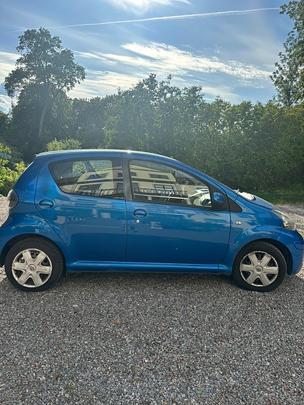Toyota Aygo 2 of 10