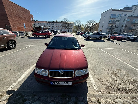 Skoda Octavia 2 of 9