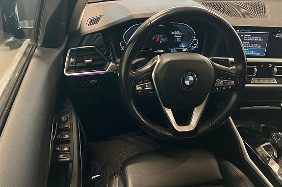 BMW 330e 14 of 27