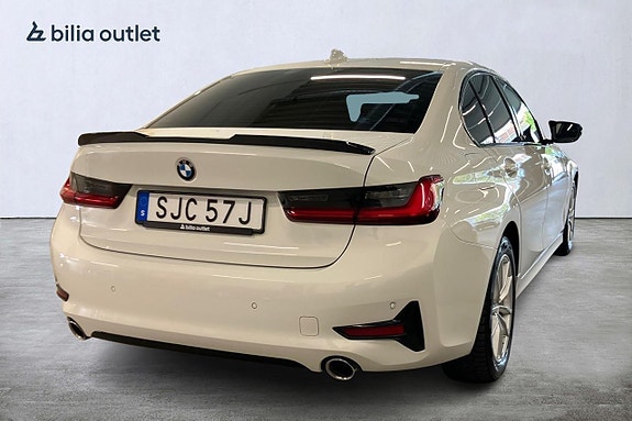 BMW 330e 4 of 27