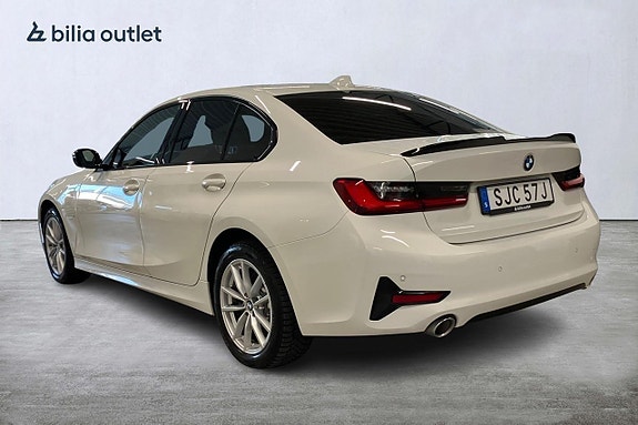 BMW 330e 3 of 27