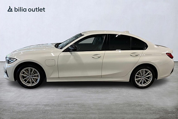 BMW 330e 5 of 27