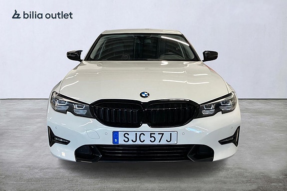 BMW 330e 8 of 27