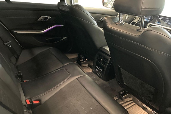 BMW 330e 11 of 27