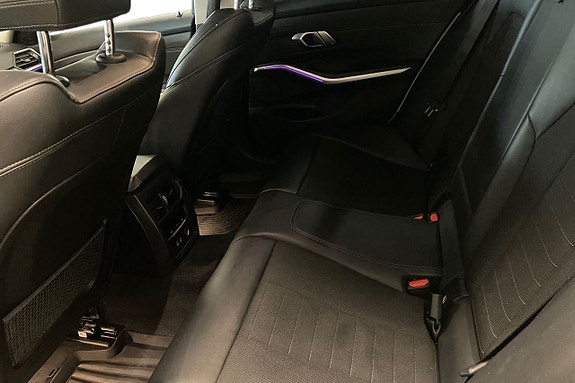 BMW 330e 12 of 27