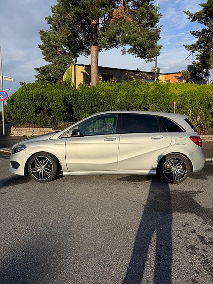 Mercedes-Benz B200 d 3 of 10
