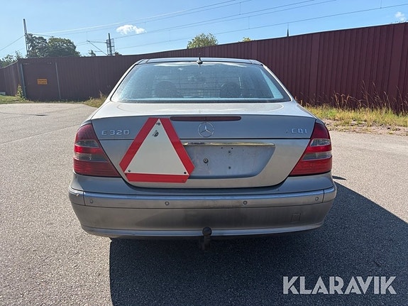 Mercedes-Benz E320 4 of 6