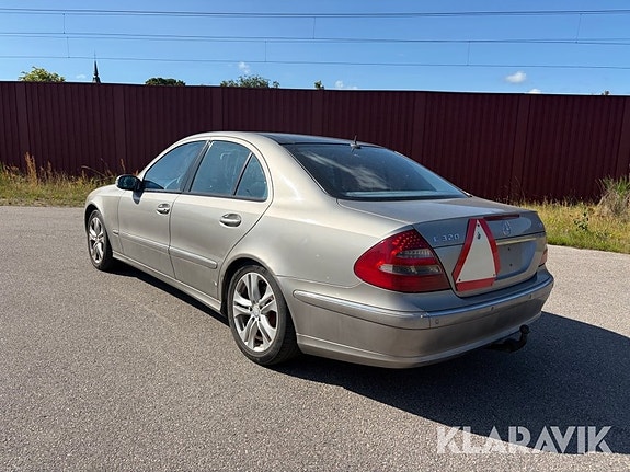 Mercedes-Benz E320 3 of 6