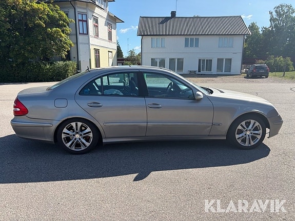 Mercedes-Benz E320 6 of 6