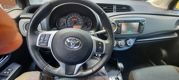 Toyota Yaris 4 of 7