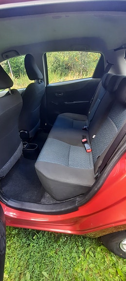 Toyota Yaris 5 of 7