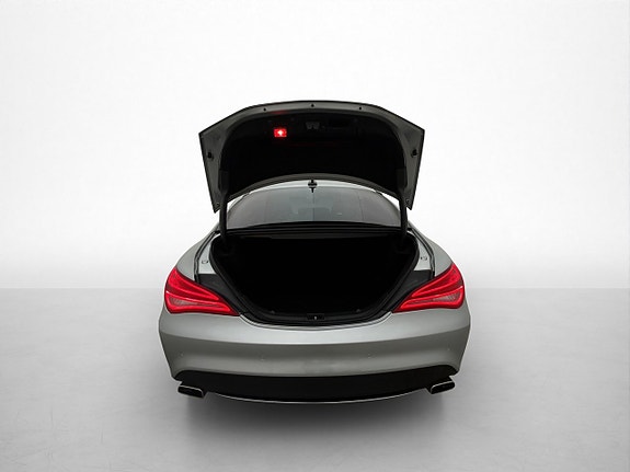 Mercedes-Benz CLA250 24 of 28
