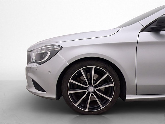 Mercedes-Benz CLA250 25 of 28