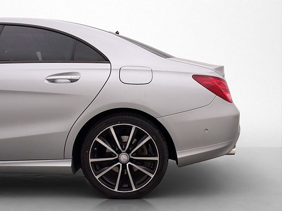 Mercedes-Benz CLA250 26 of 28