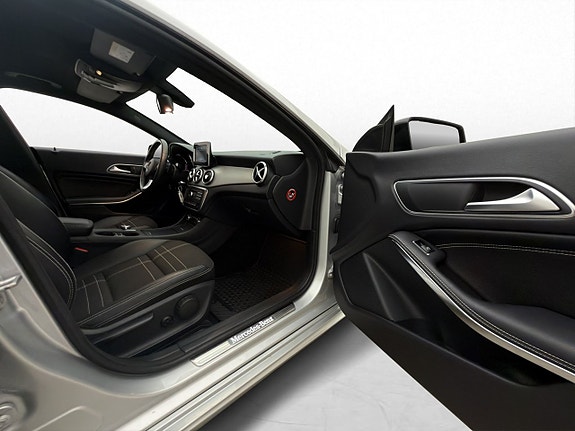 Mercedes-Benz CLA250 12 of 28