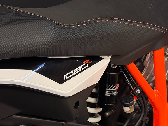 KTM 1090 Adventure R | Toppbox | Nya däck 15 of 21
