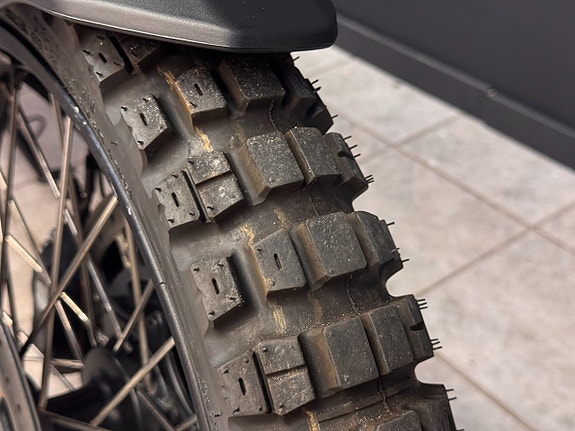 KTM 1090 Adventure R | Toppbox | Nya däck 11 of 21