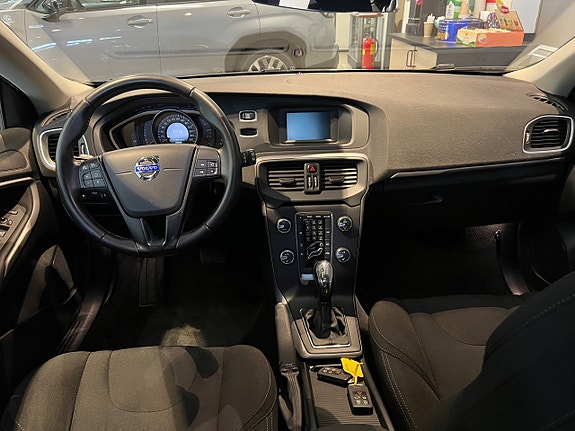 Volvo V40 6 of 12